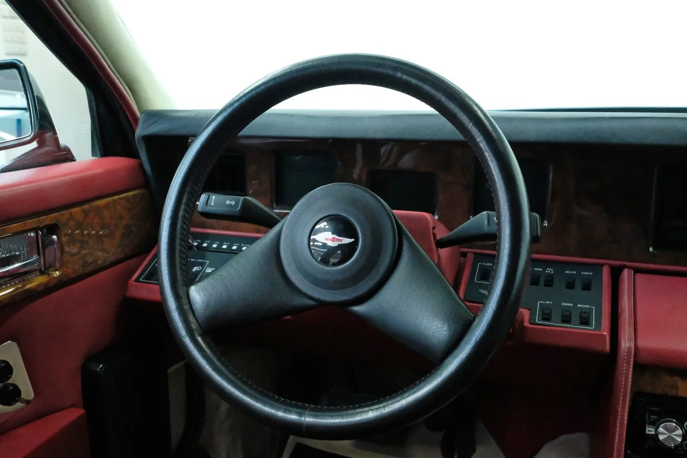 1986 Aston Martin Lagonda Series 3 offered by a specialist dealer in Nuremberg, Germany, photo 12 of 15