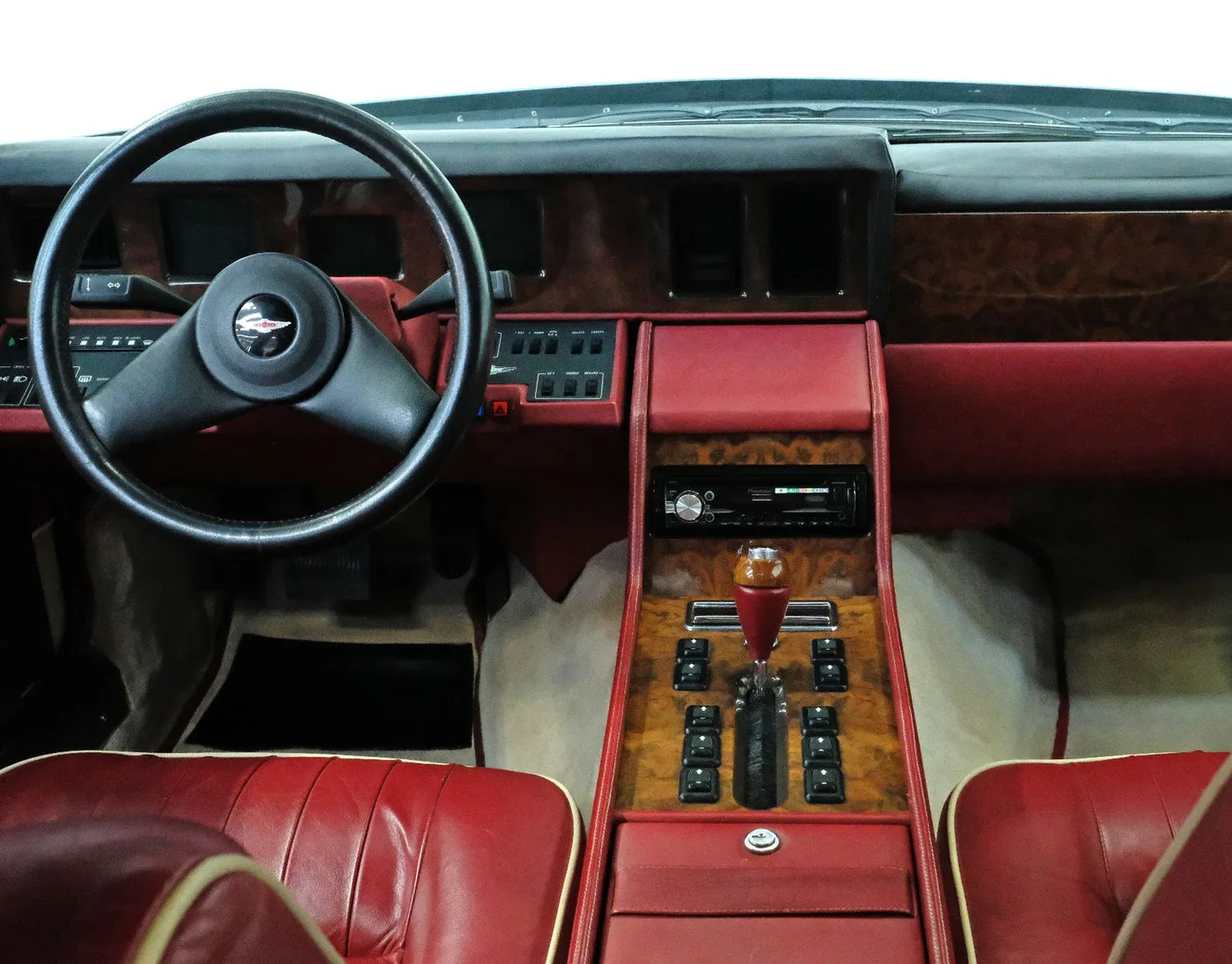 1986 Aston Martin Lagonda Series 3 offered by a specialist dealer in Nuremberg, Germany, photo 13 of 15