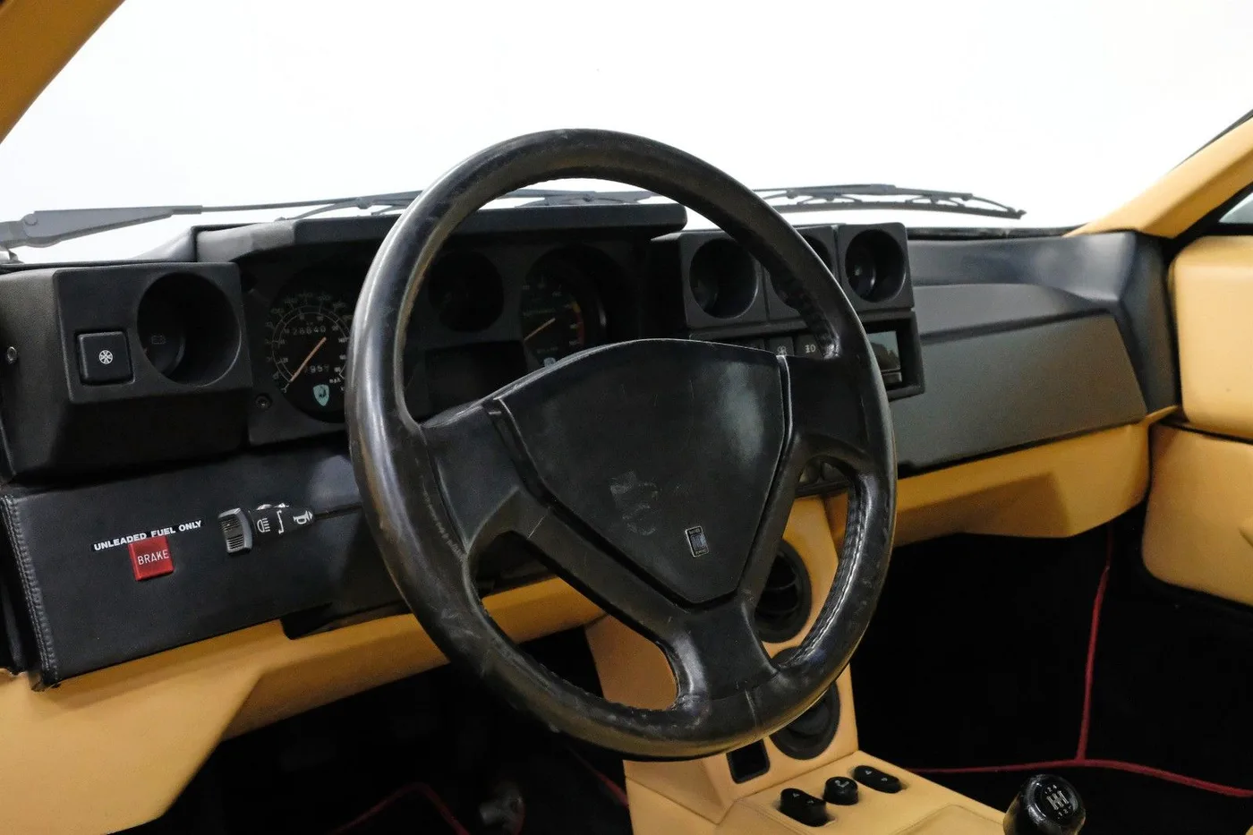 1986 Lamborghini Jalpa 3500 proposée par un concessionnaire spécialisé à Nuremberg, Allemagne, photo 12 sur 15