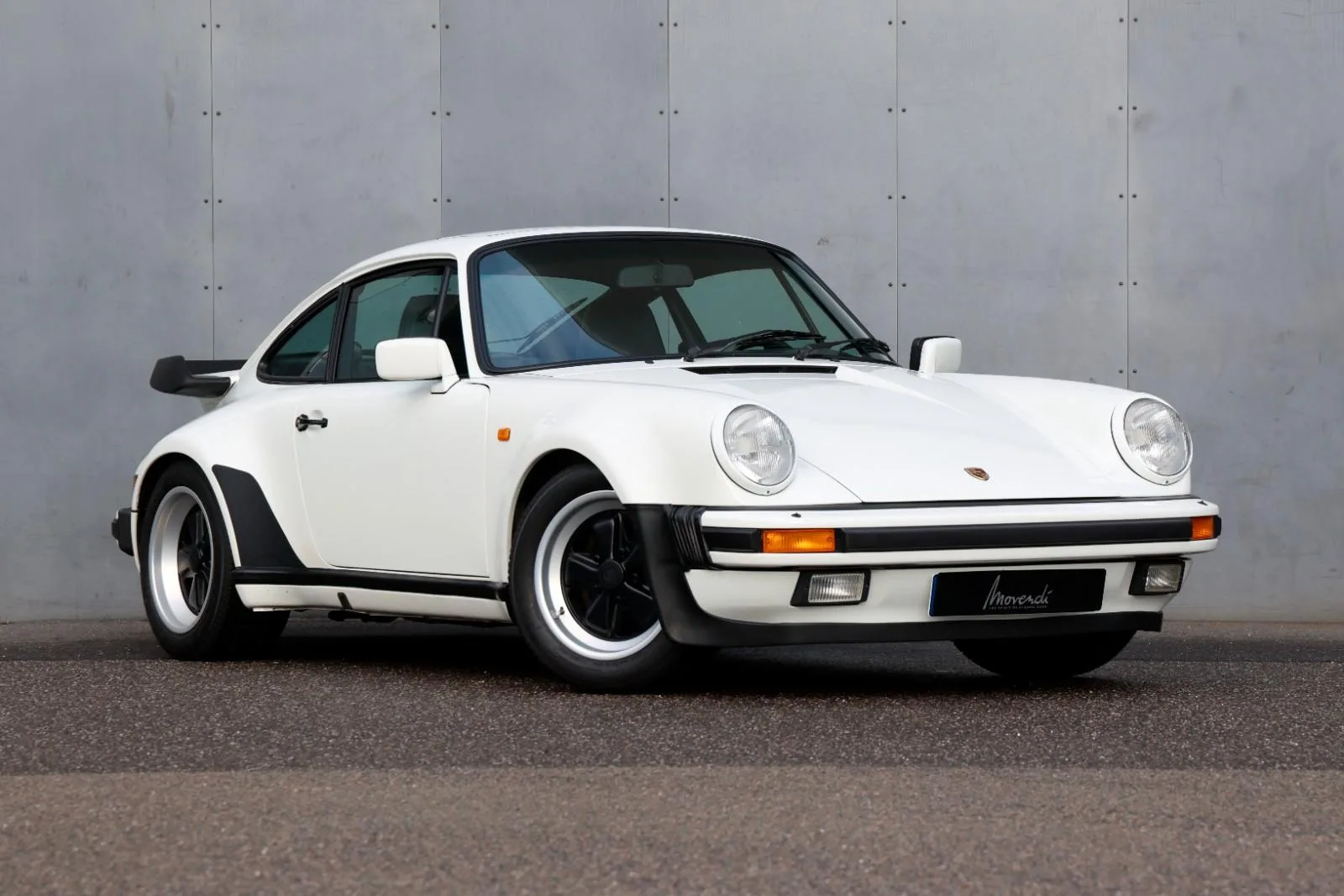 1986 Porsche 911 Turbo 3.3 (930) angeboten von einem Fachhändler in Düsseldorf, Deutschland, Hauptfoto