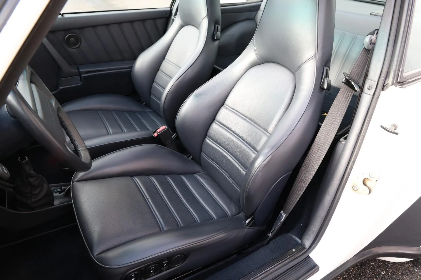 1986 Porsche 911 Turbo 3.3 (930), 16/24