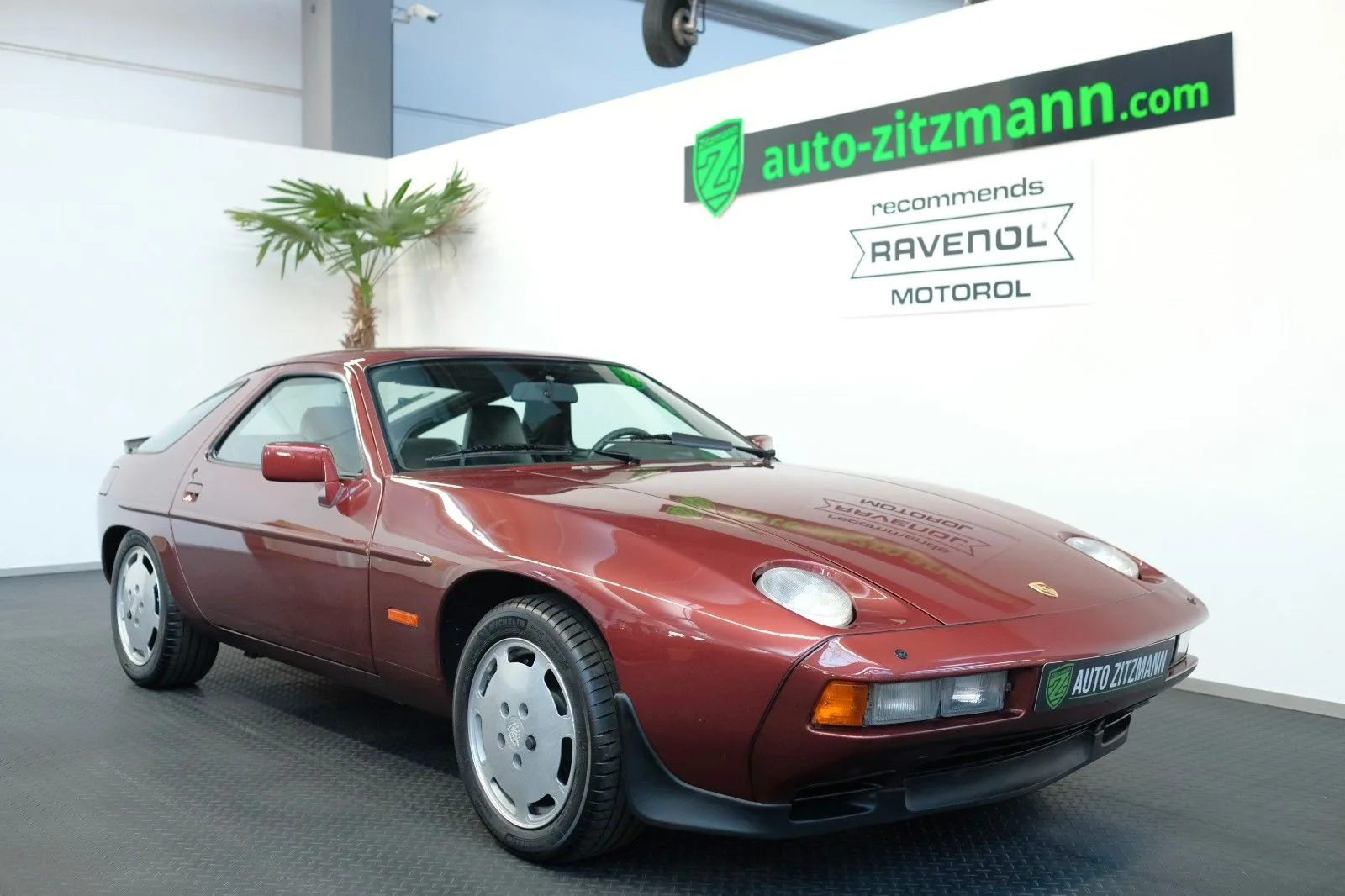 1986 Porsche 928 S proposée par un concessionnaire spécialisé à Nuremberg, Allemagne, photo principale