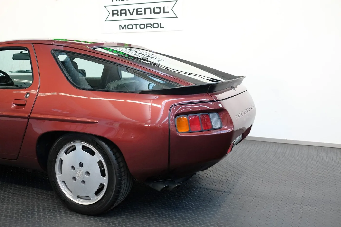 1986 Porsche 928 S proposée par un concessionnaire spécialisé à Nuremberg, Allemagne, photo 8 sur 15