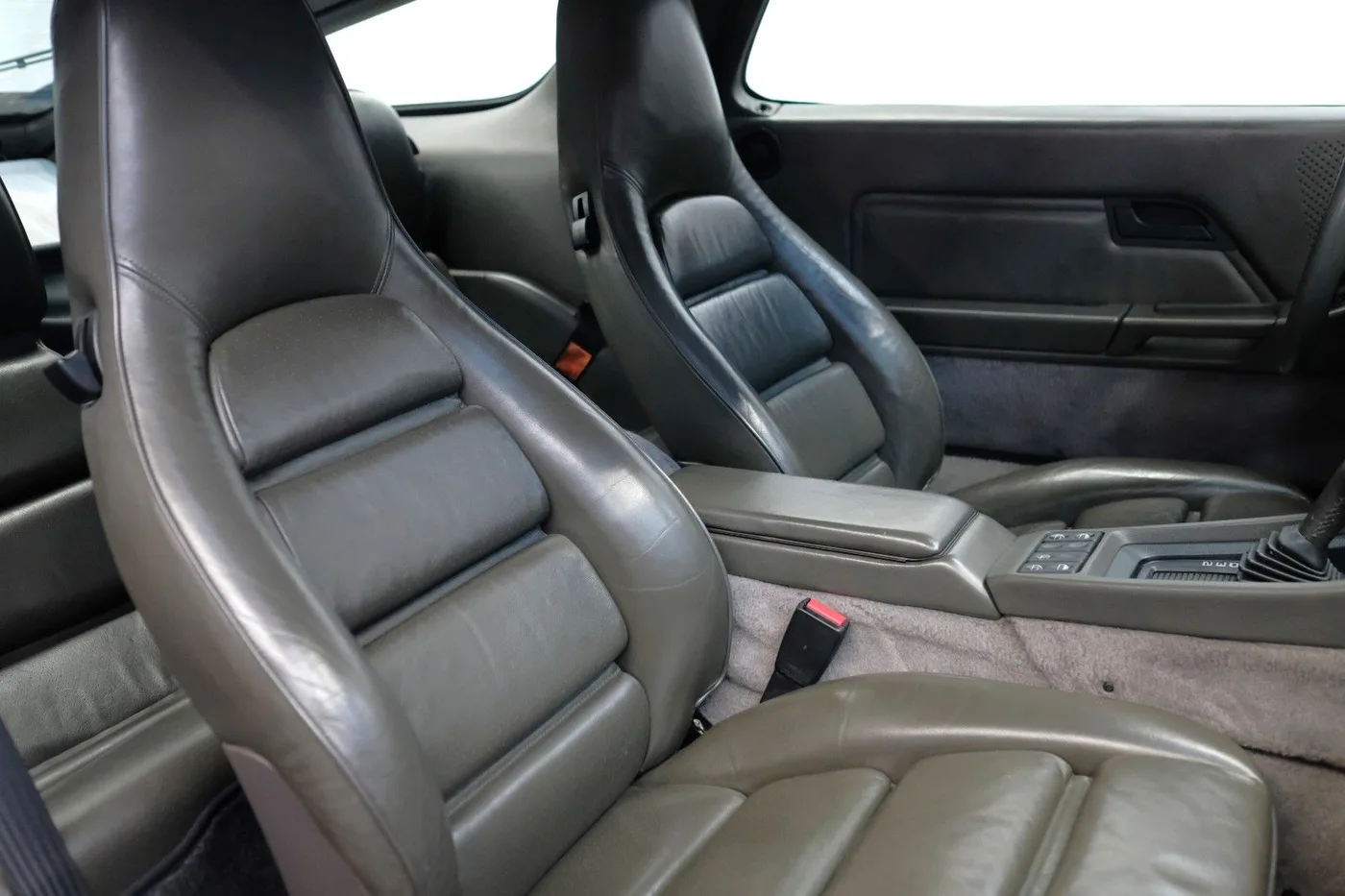 1986 Porsche 928 S proposée par un concessionnaire spécialisé à Nuremberg, Allemagne, photo 14 sur 15