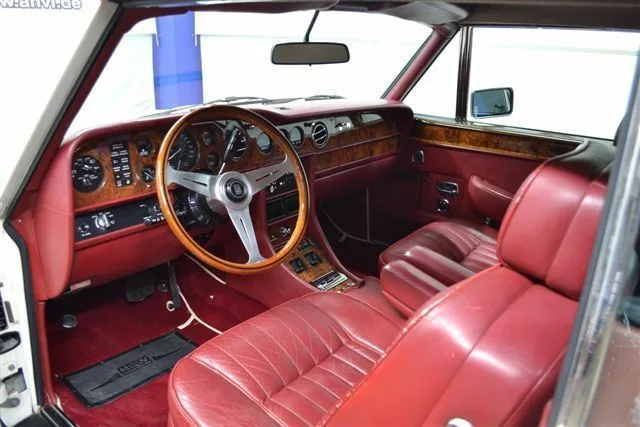 1987 Bentley Continental Cabriolet offered by a specialist dealer in Nuremberg, Germany, photo 10 of 15