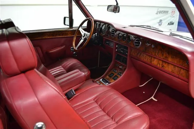 1987 Bentley Continental Cabriolet offered by a specialist dealer in Nuremberg, Germany, photo 11 of 15