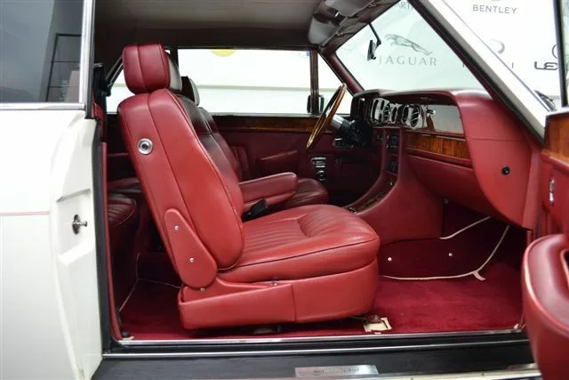 1987 Bentley Continental Cabriolet offered by a specialist dealer in Nuremberg, Germany, photo 12 of 15