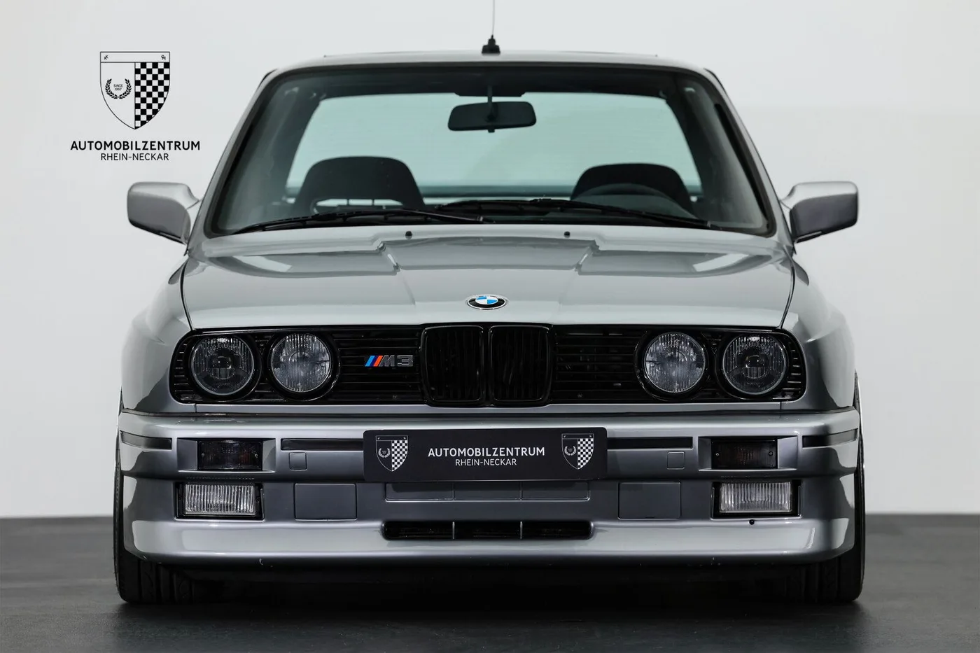 1987 BMW M3 offered by a supercar dealer in Viernheim, Germany, photo 2 of 25