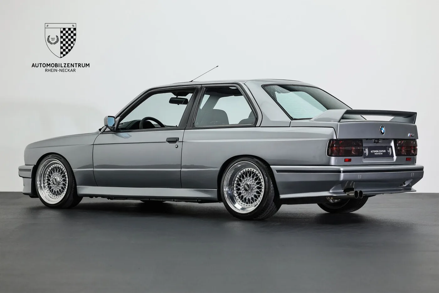 1987 BMW M3 offered by a supercar dealer in Viernheim, Germany, photo 5 of 25