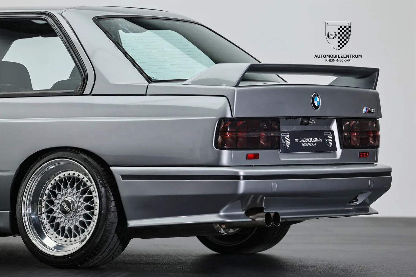 1987 BMW M3 offered by a supercar dealer in Viernheim, Germany, photo 12 of 25