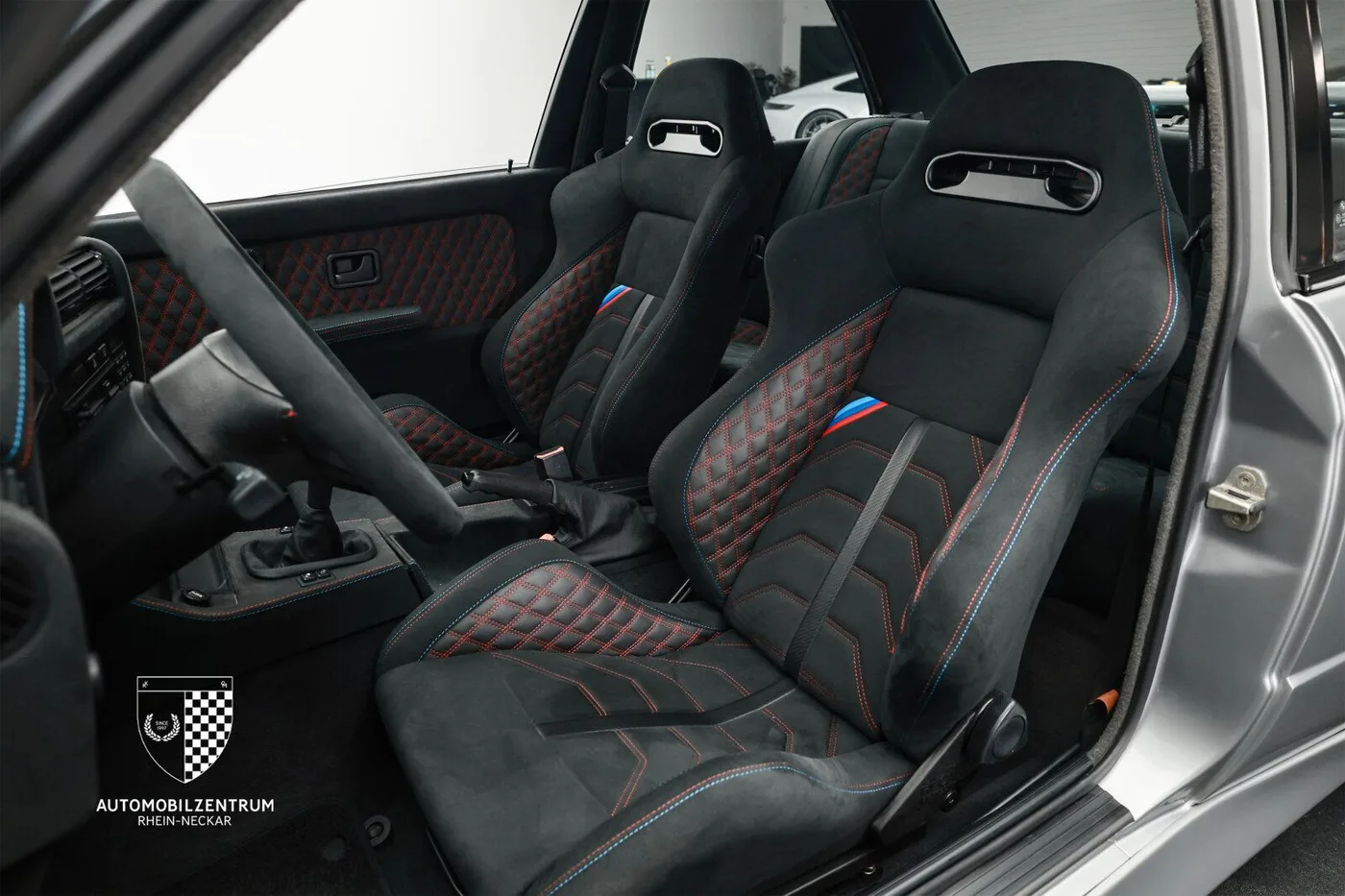1987 BMW M3 offered by a supercar dealer in Viernheim, Germany, photo 17 of 25