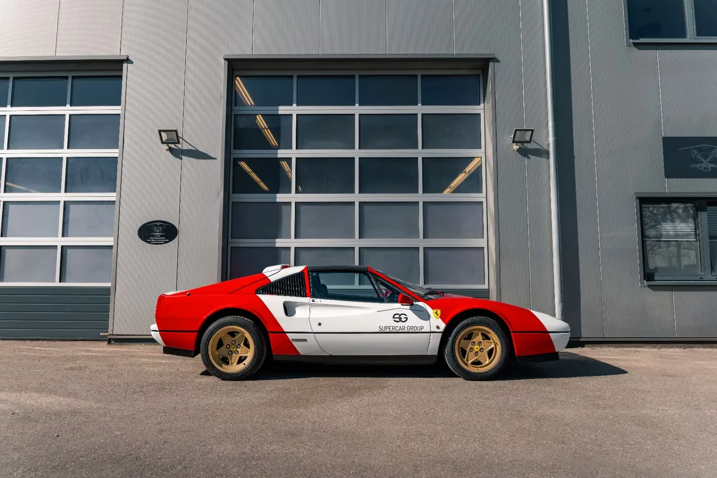 1987 Ferrari 328 GTS angeboten von einem Supersportwagenhändler in Munich, Deutschland, Foto 4 von 19