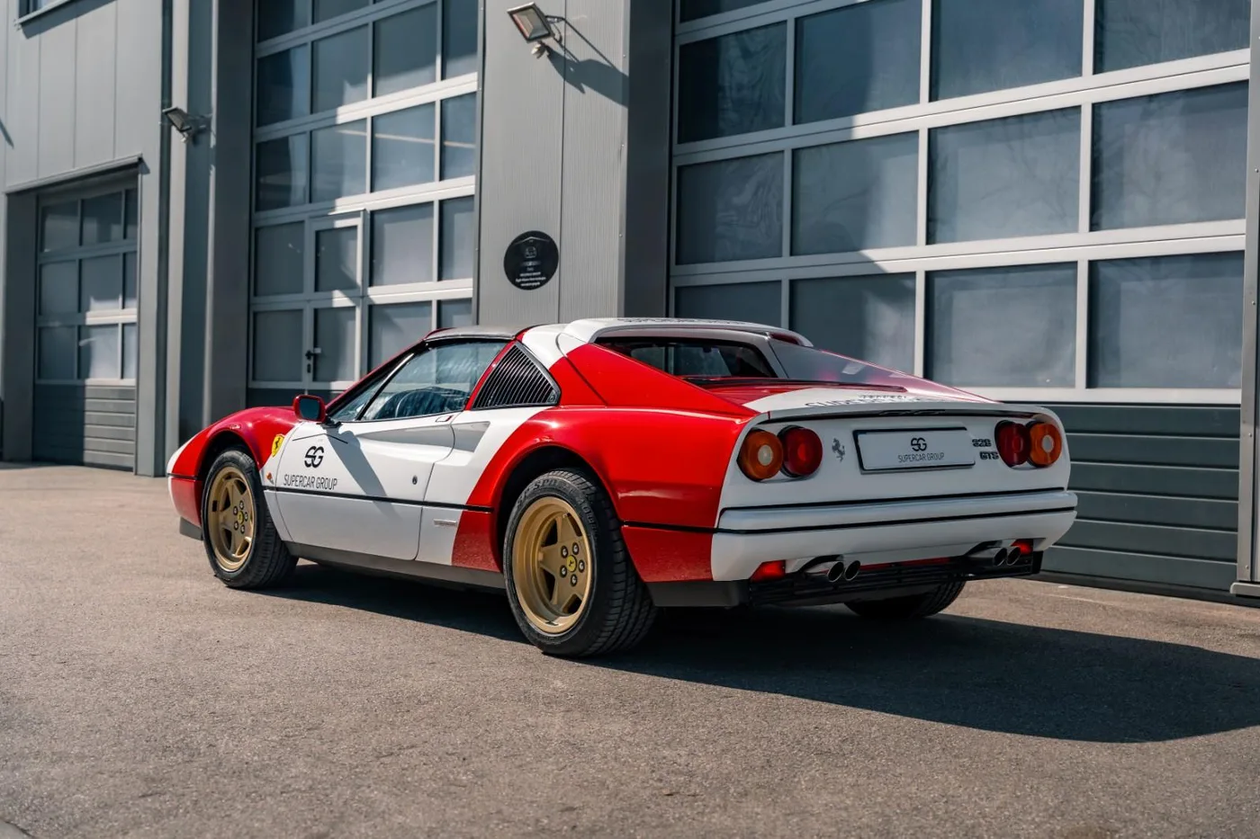 1987 Ferrari 328 GTS angeboten von einem Supersportwagenhändler in Munich, Deutschland, Foto 6 von 19
