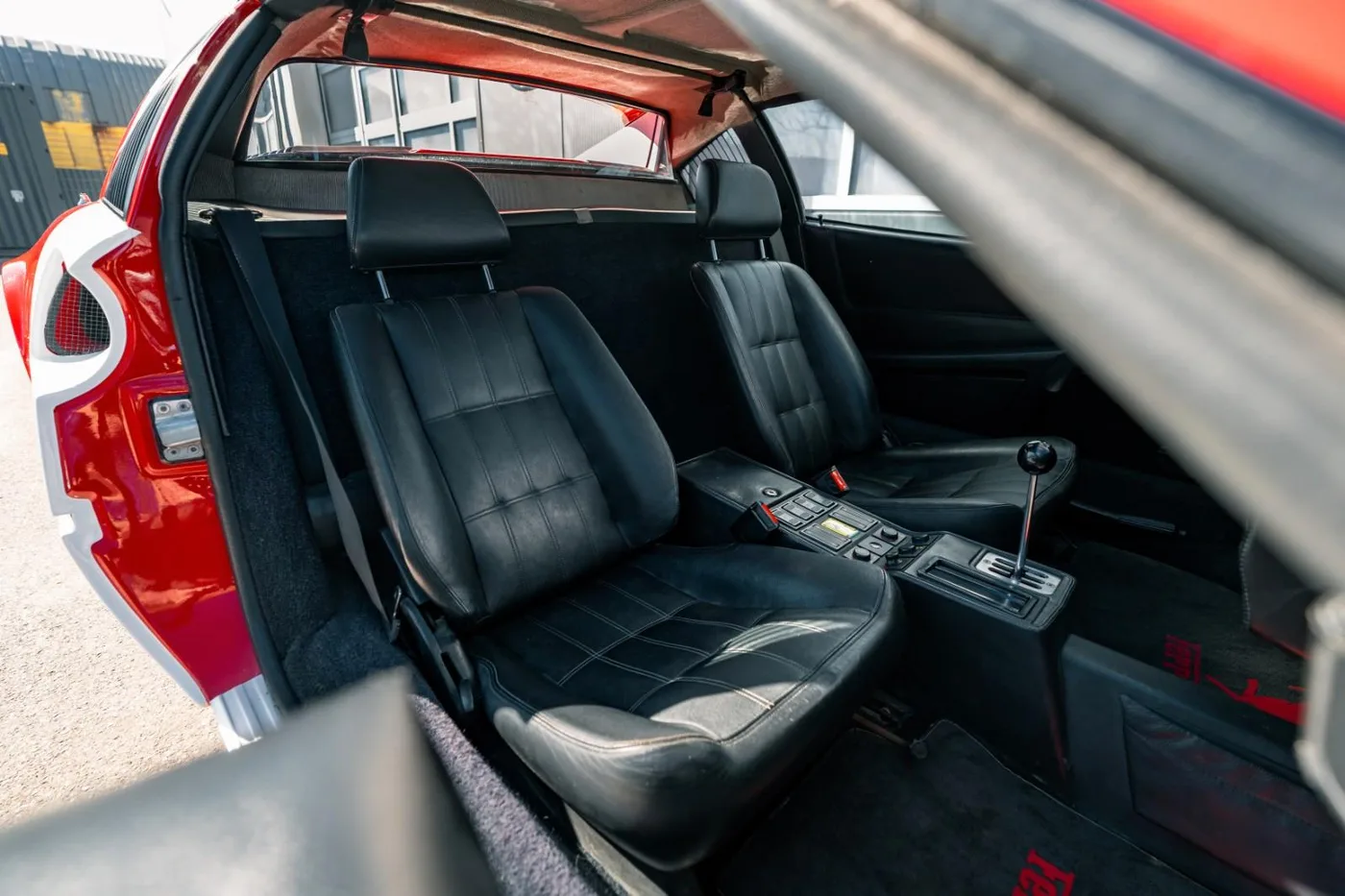 1987 Ferrari 328 GTS angeboten von einem Supersportwagenhändler in Munich, Deutschland, Foto 7 von 19