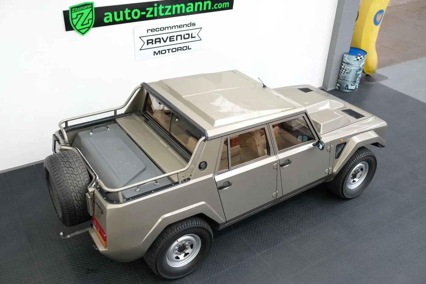 1987 Lamborghini LM002 angeboten von einem Fachhändler in Nuremberg, Deutschland, Foto 5 von 15
