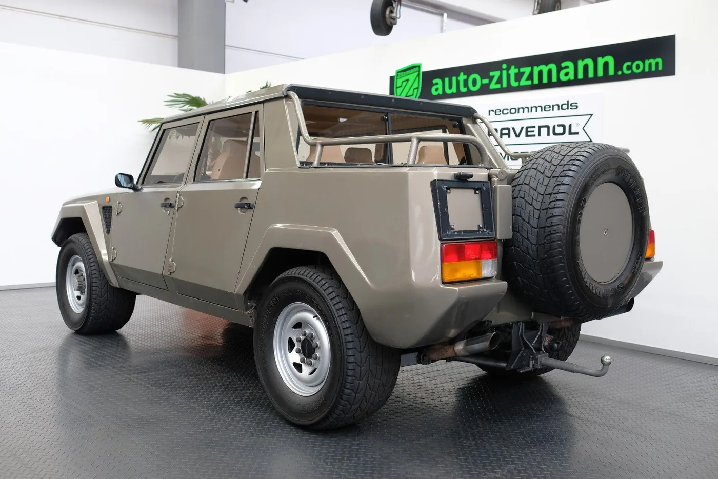 1987 Lamborghini LM002 angeboten von einem Fachhändler in Nuremberg, Deutschland, Foto 6 von 15
