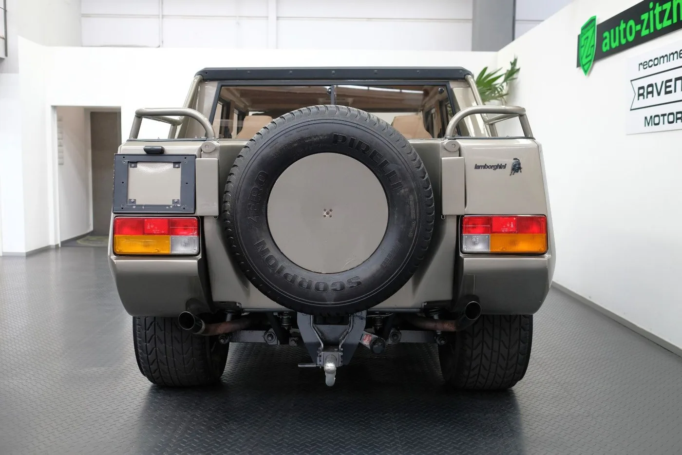 1987 Lamborghini LM002 angeboten von einem Fachhändler in Nuremberg, Deutschland, Foto 7 von 15
