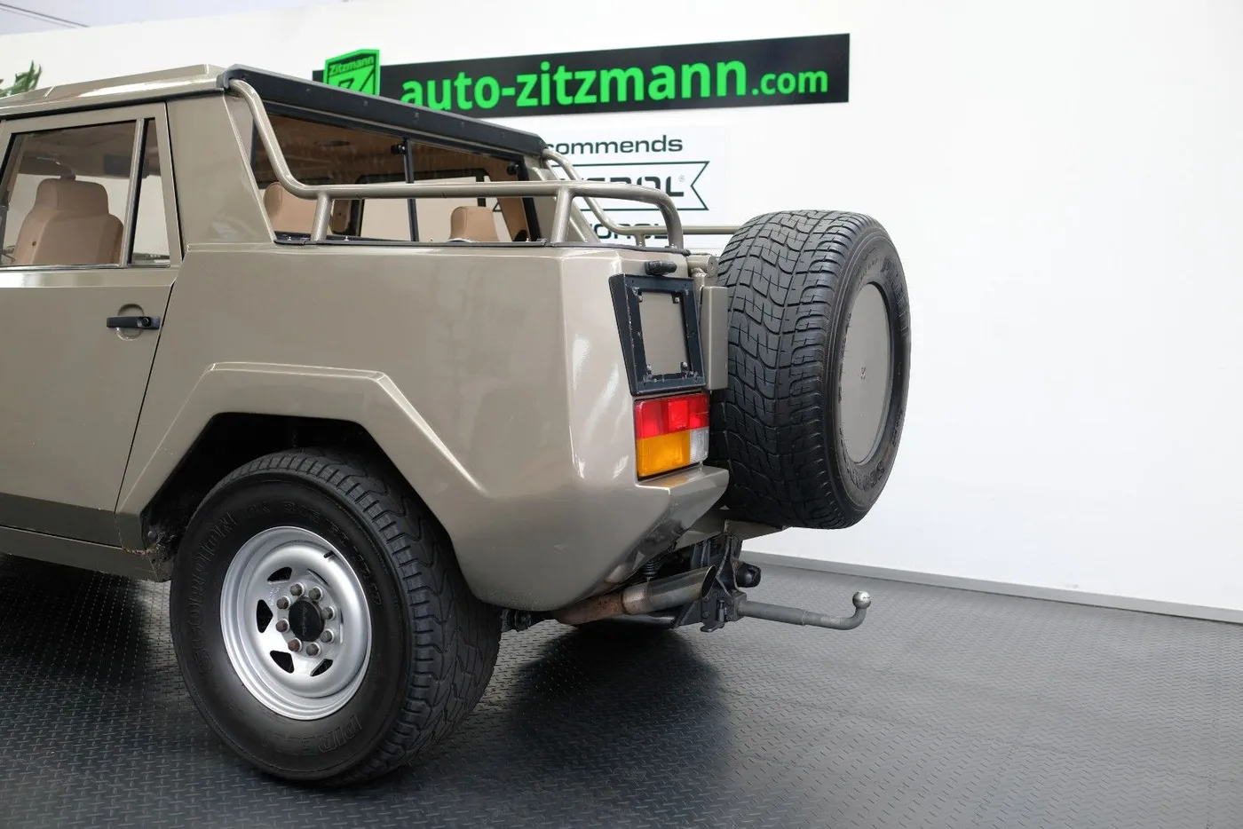 1987 Lamborghini LM002 angeboten von einem Fachhändler in Nuremberg, Deutschland, Foto 8 von 15