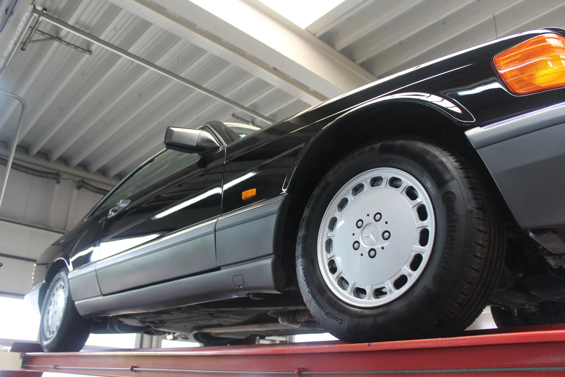 1987 Mercedes-Benz 560 SEC, 7/30
