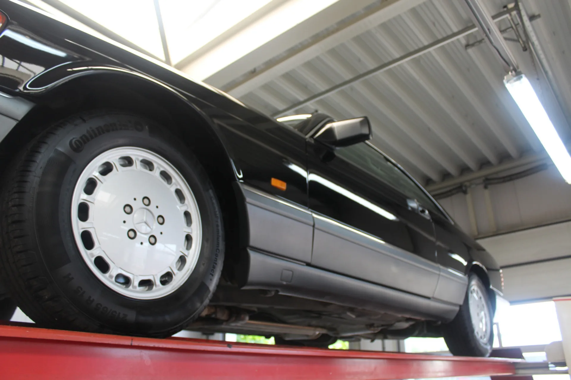 1987 Mercedes-Benz 560 SEC, 8/30