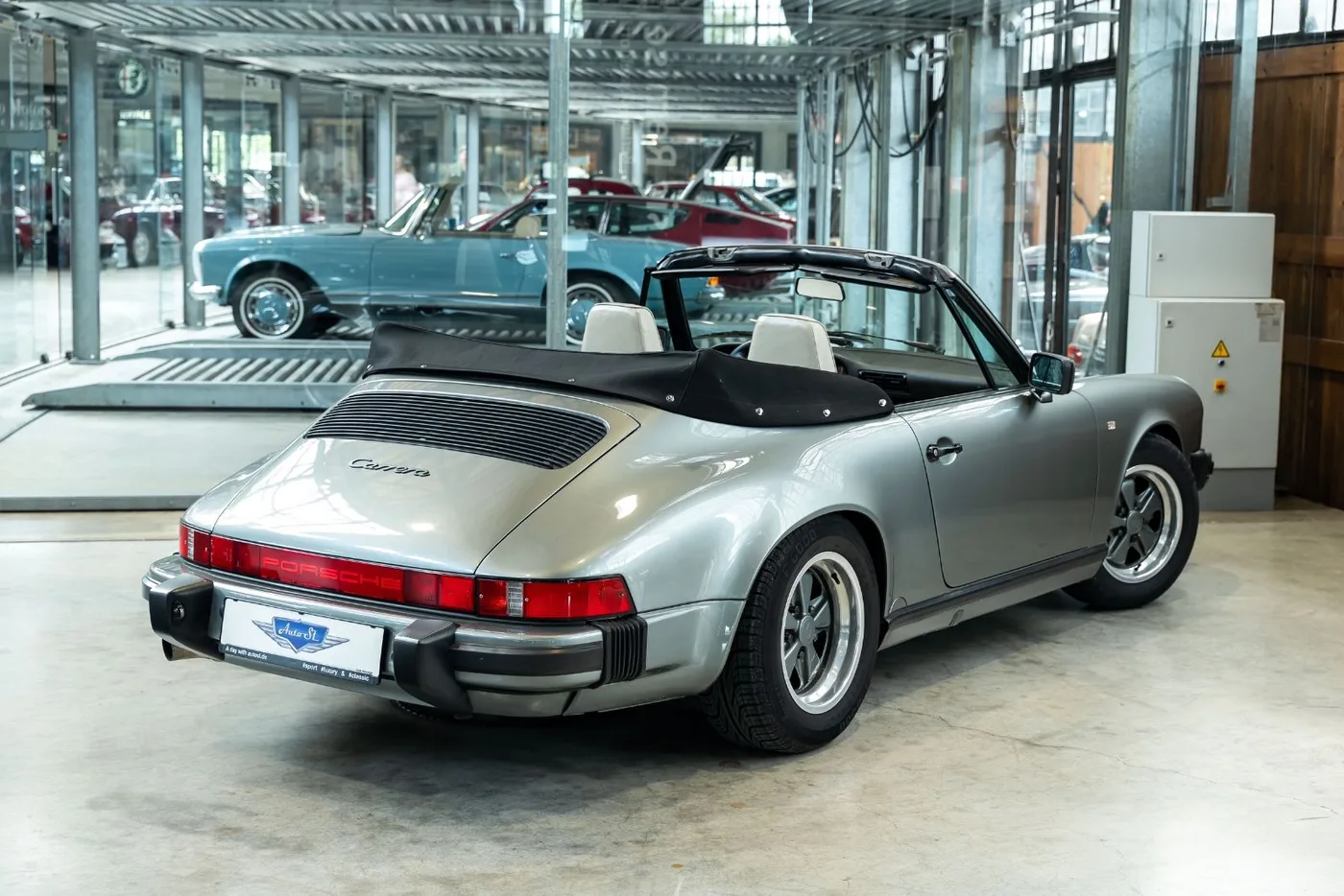 1987 Porsche 911 Carrera Cabriolet angeboten von einem Fachhändler in Neuss, Deutschland, Foto 3 von 10