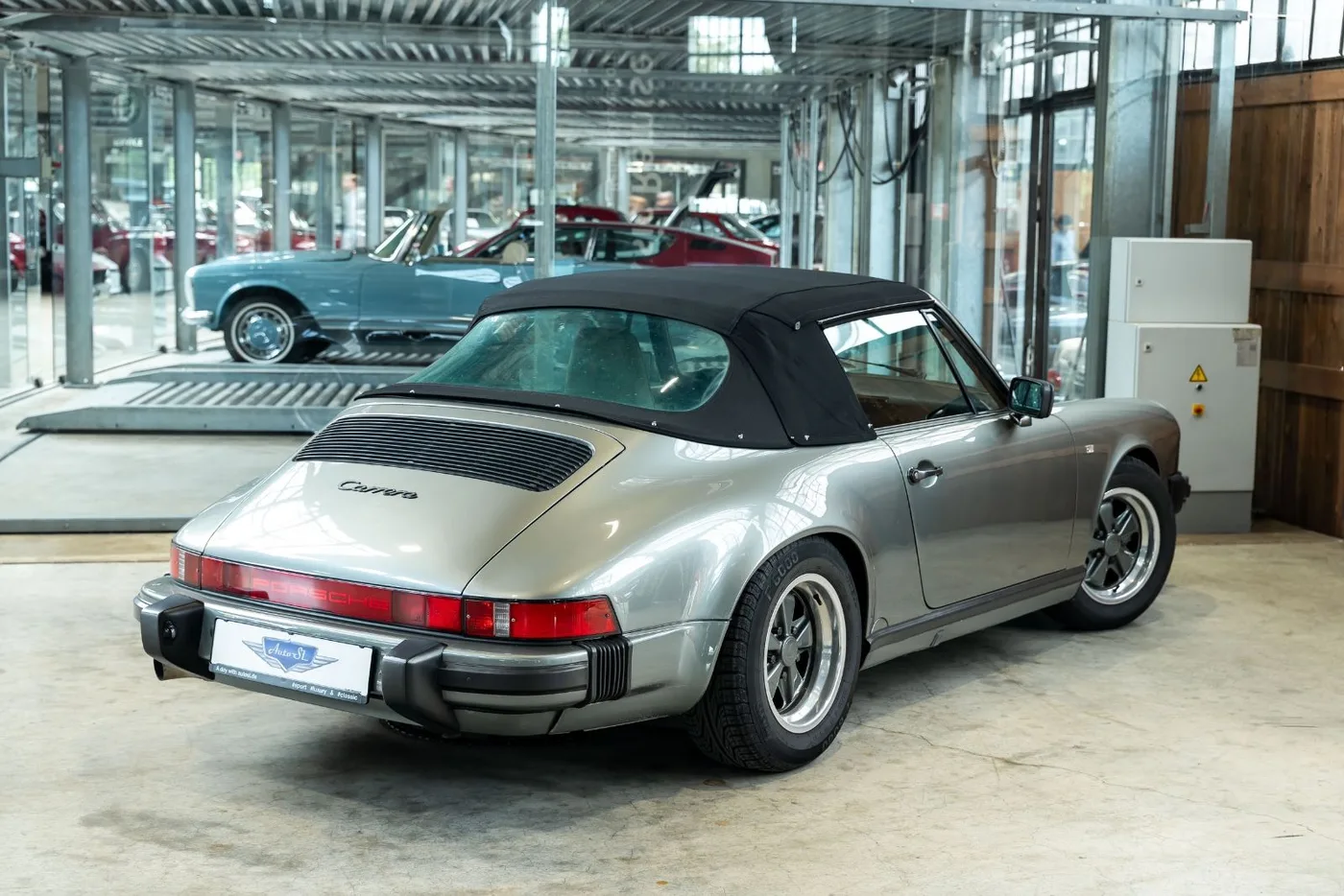 1987 Porsche 911 Carrera Cabriolet angeboten von einem Fachhändler in Neuss, Deutschland, Foto 4 von 10
