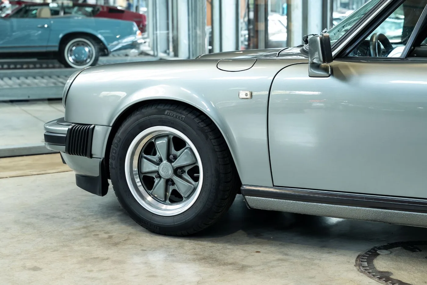 1987 Porsche 911 Carrera Cabriolet angeboten von einem Fachhändler in Neuss, Deutschland, Foto 8 von 10