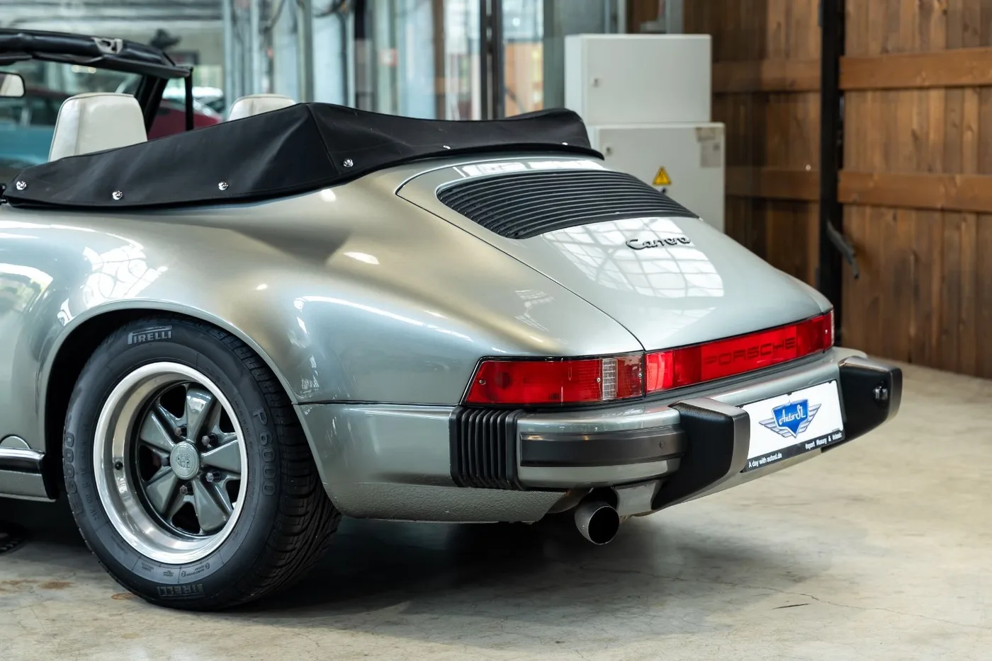 1987 Porsche 911 Carrera Cabriolet angeboten von einem Fachhändler in Neuss, Deutschland, Foto 9 von 10