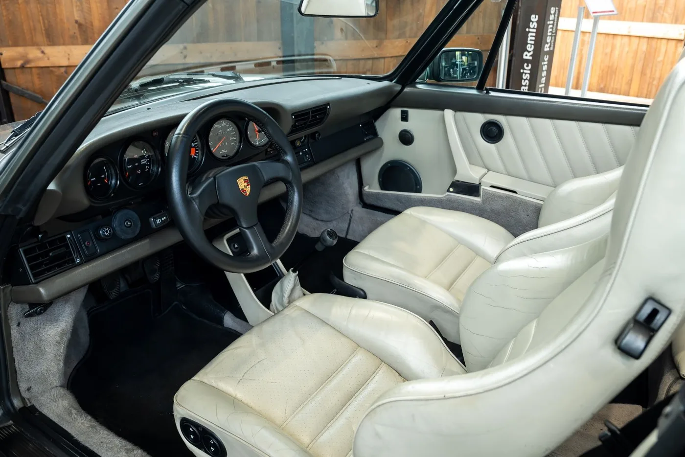 1987 Porsche 911 Carrera Cabriolet angeboten von einem Fachhändler in Neuss, Deutschland, Foto 10 von 10