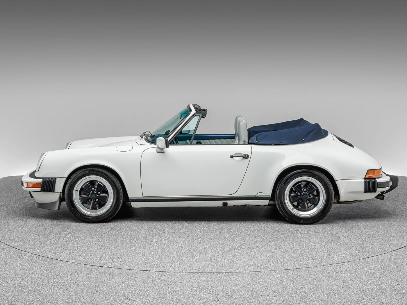 1987 Porsche 911 Carrera Cabriolet offered by a specialist dealer in Böblingen, Germany, photo 2 of 15