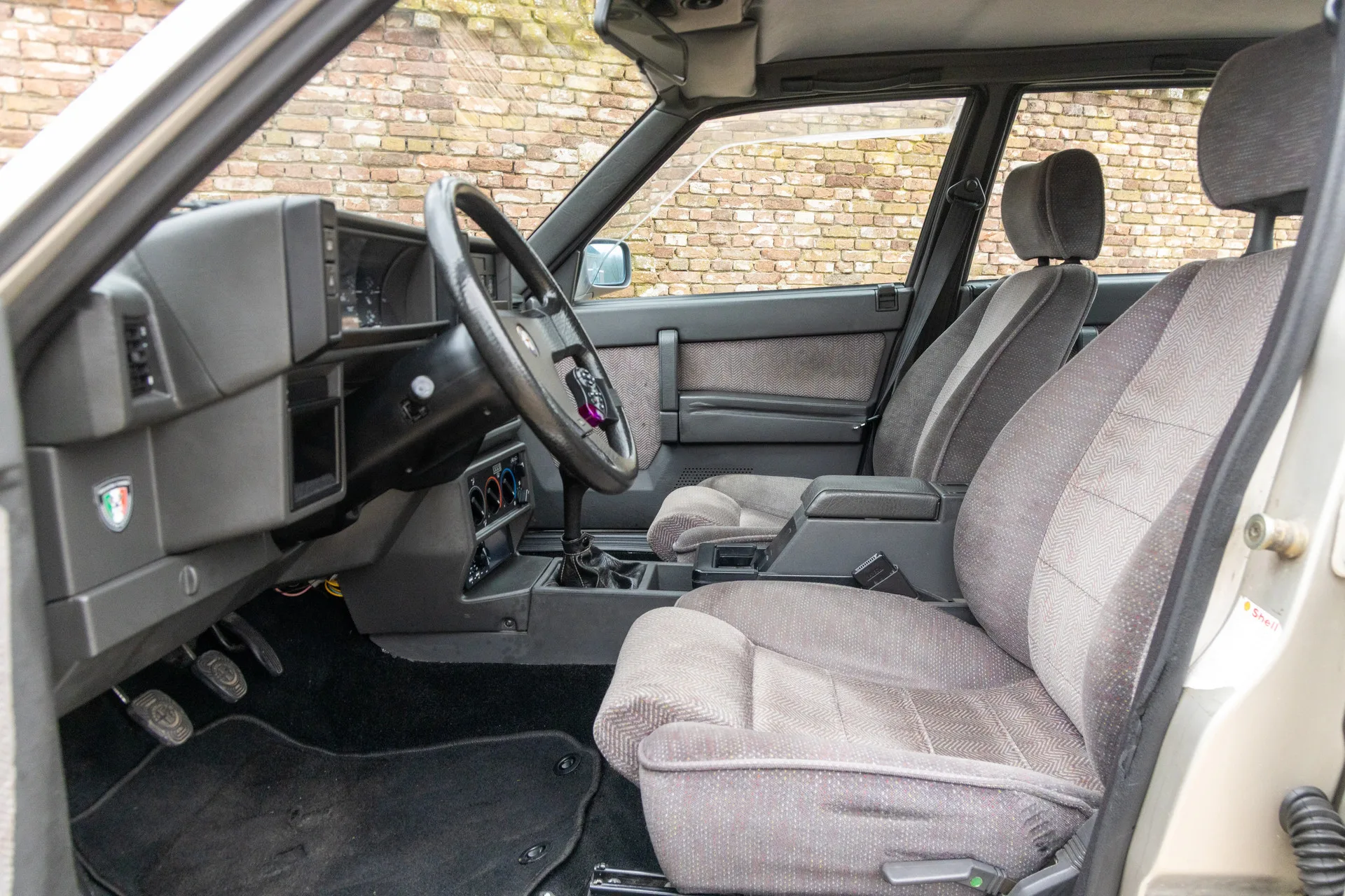 1988 Alfa Romeo 75 2.0 Twin Spark, 3/30