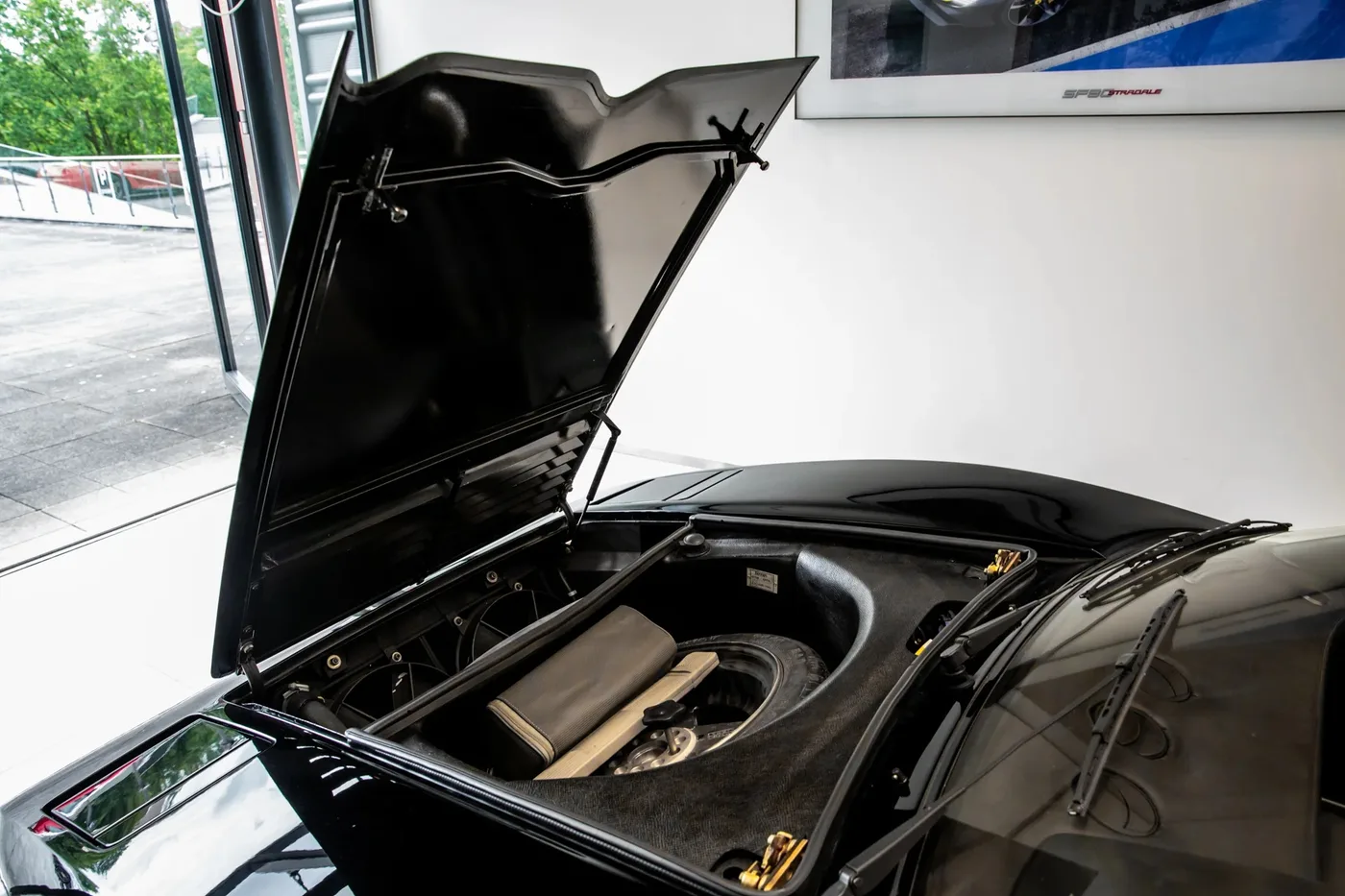 1988 Ferrari 328 GTB proposée par un concessionnaire spécialisé à Hengelo, Pays-Bas, photo 12 sur 15