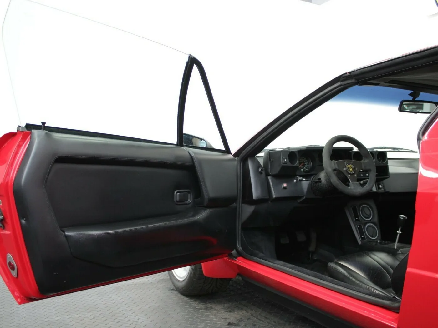 1988 Lamborghini Jalpa 3500 angeboten von einem Fachhändler in Nuremberg, Deutschland, Foto 14 von 15