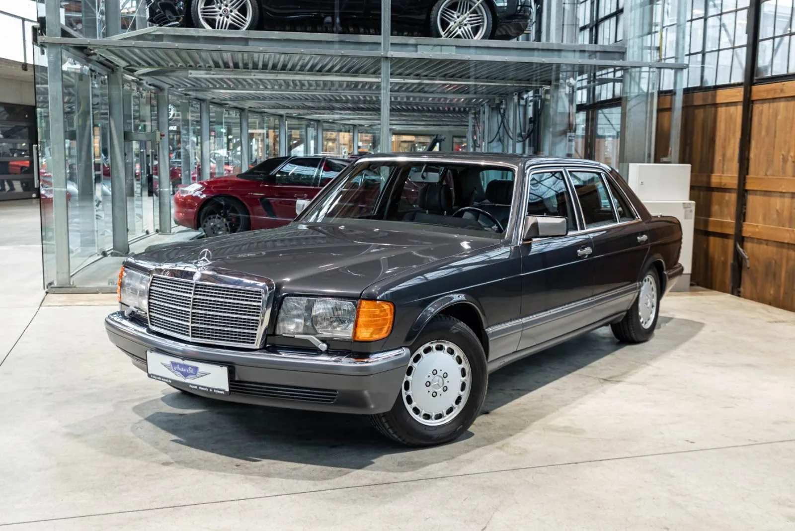 1988 Mercedes-Benz 560 SEL angeboten von einem Fachhändler in Neuss, Deutschland, Hauptfoto