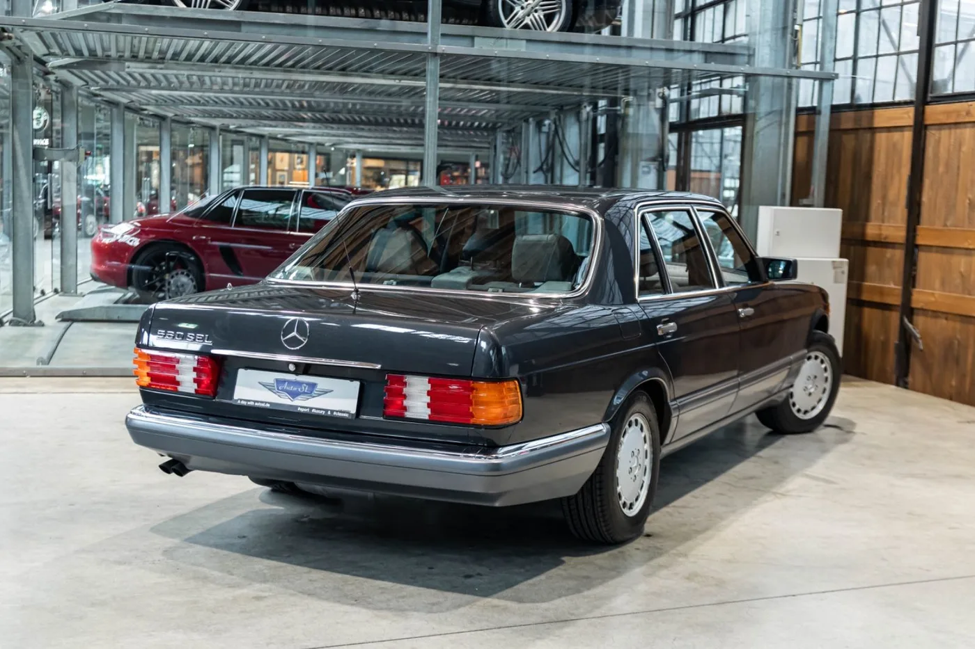 1988 Mercedes-Benz 560 SEL angeboten von einem Fachhändler in Neuss, Deutschland, Foto 2 von 10
