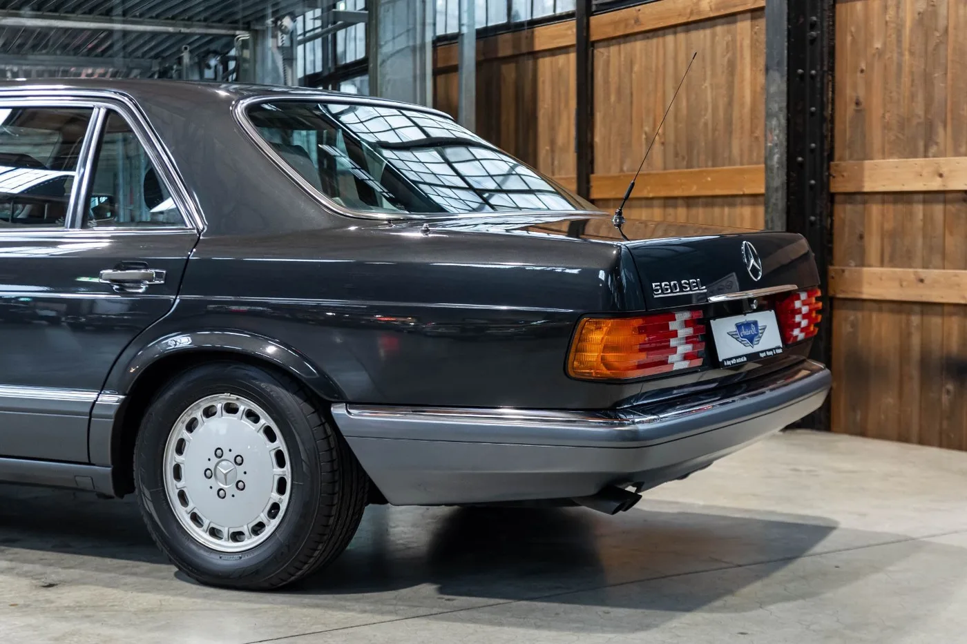 1988 Mercedes-Benz 560 SEL angeboten von einem Fachhändler in Neuss, Deutschland, Foto 7 von 10