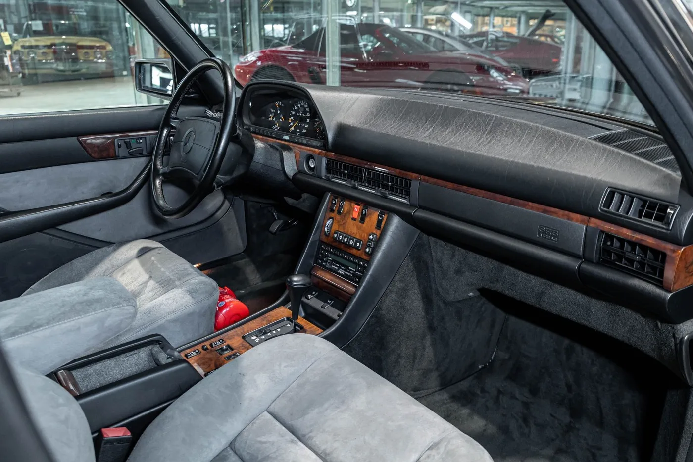 1988 Mercedes-Benz 560 SEL angeboten von einem Fachhändler in Neuss, Deutschland, Foto 9 von 10