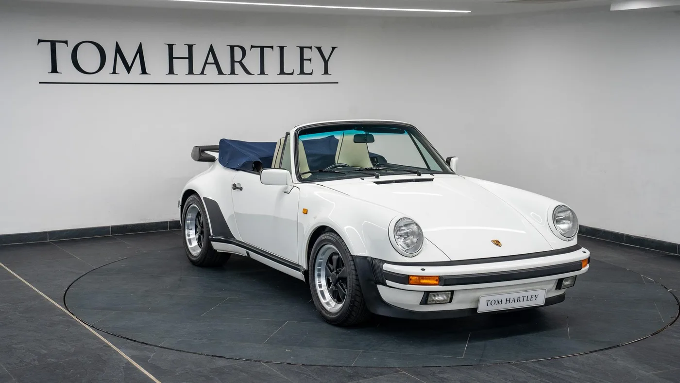 1988 Porsche 911 Turbo Cabriolet proposée par un concessionnaire spécialisé à Swadlincote, Royaume-Uni, photo 2 sur 15