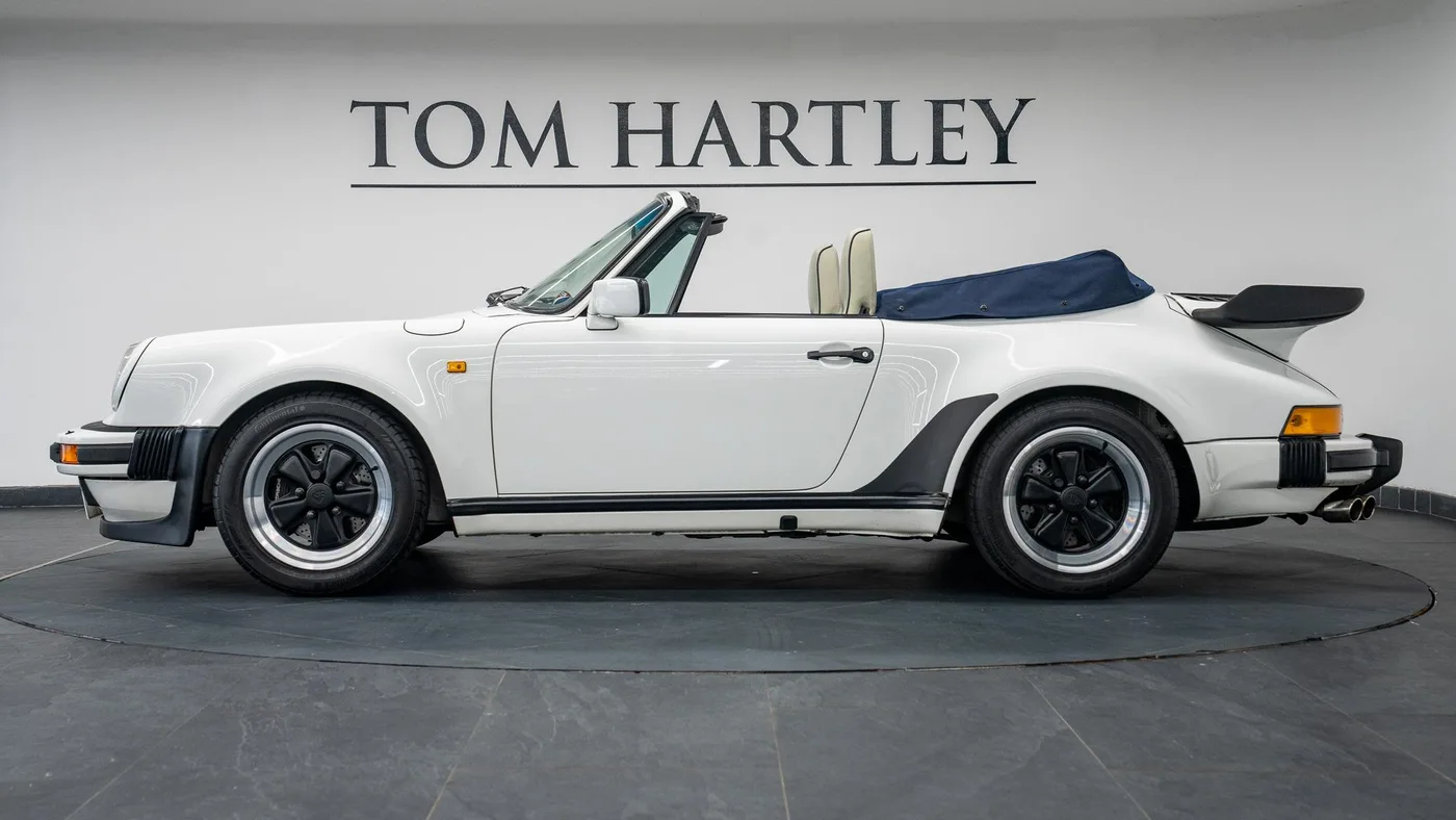1988 Porsche 911 Turbo Cabriolet proposée par un concessionnaire spécialisé à Swadlincote, Royaume-Uni, photo 3 sur 15