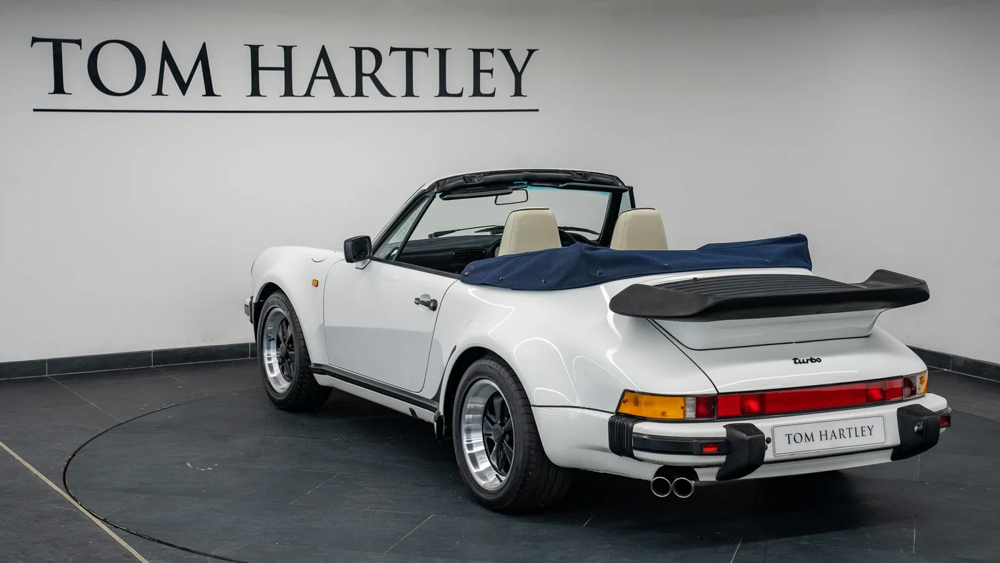 1988 Porsche 911 Turbo Cabriolet proposée par un concessionnaire spécialisé à Swadlincote, Royaume-Uni, photo 5 sur 15