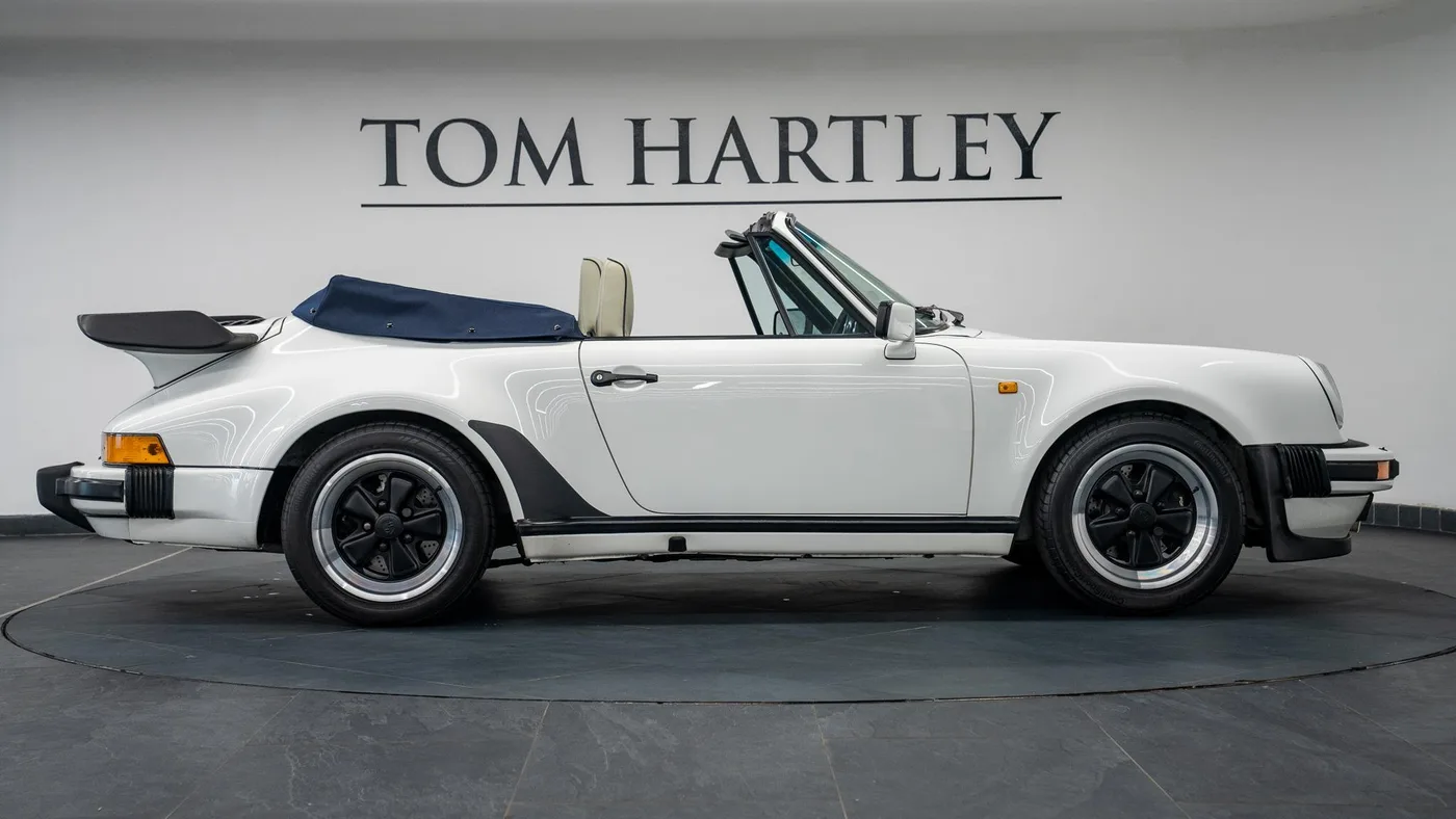 1988 Porsche 911 Turbo Cabriolet proposée par un concessionnaire spécialisé à Swadlincote, Royaume-Uni, photo 8 sur 15