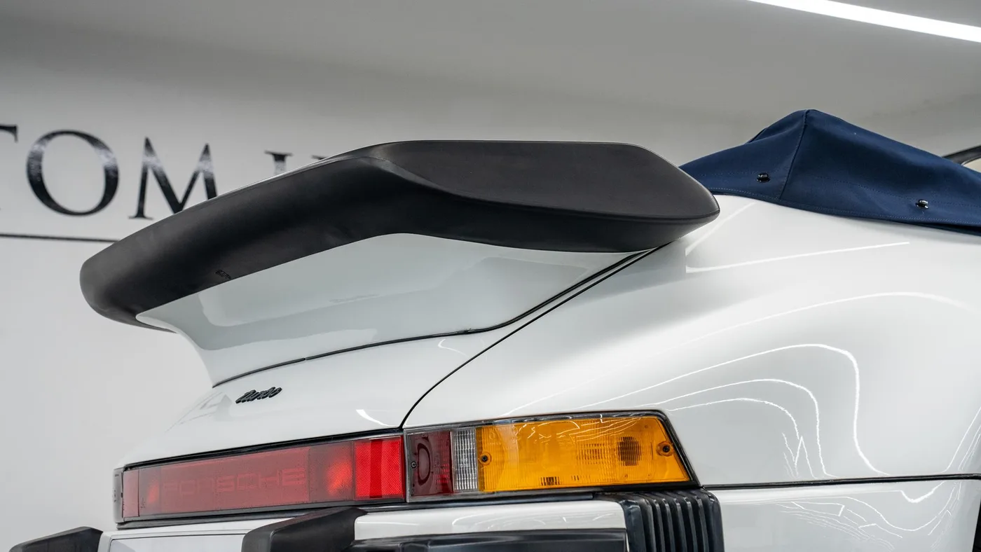 1988 Porsche 911 Turbo Cabriolet proposée par un concessionnaire spécialisé à Swadlincote, Royaume-Uni, photo 9 sur 15