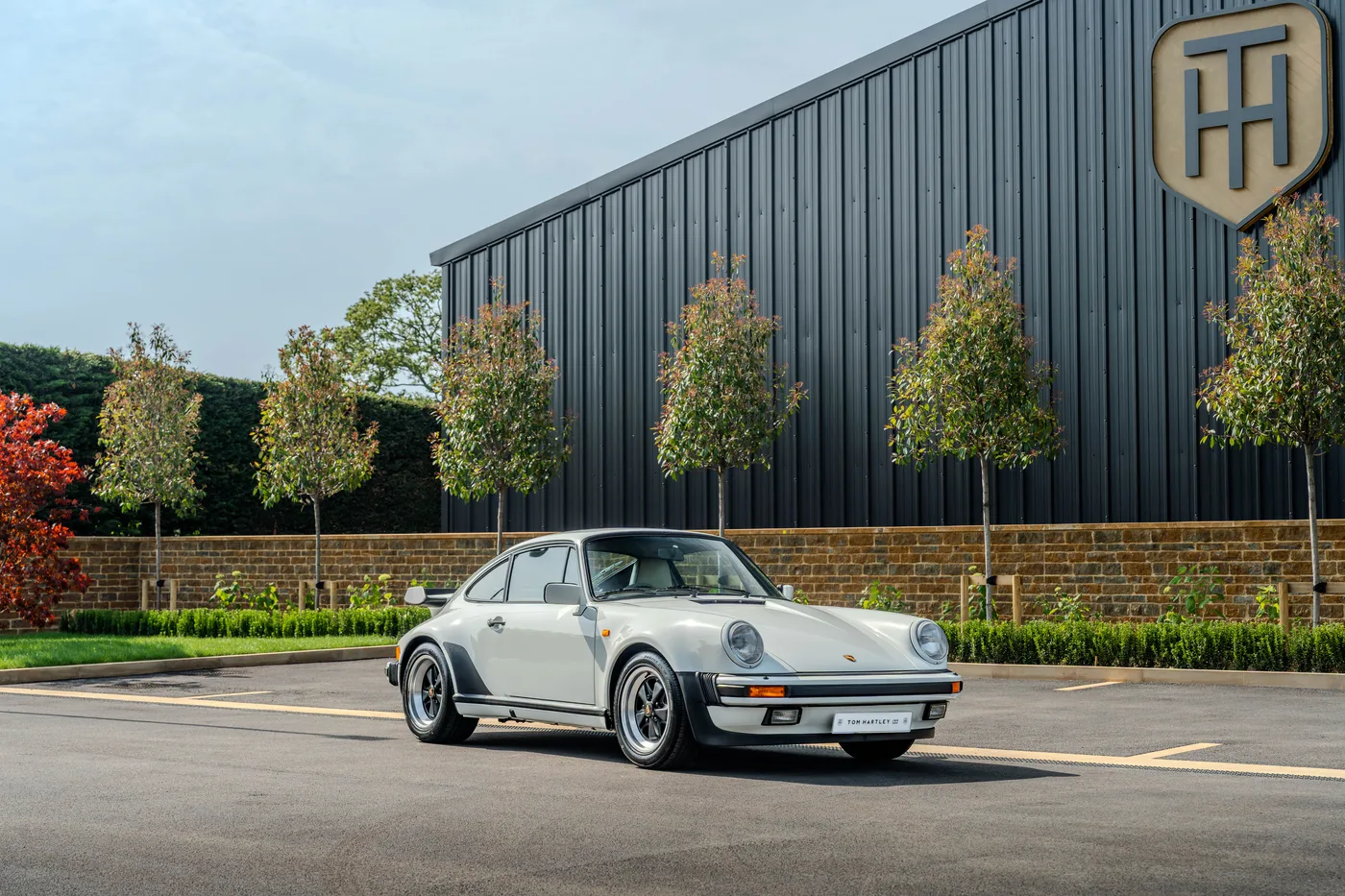 1988 Porsche 911 Turbo proposée par un concessionnaire spécialisé à Hook Norton, Royaume-Uni, photo 2 sur 15