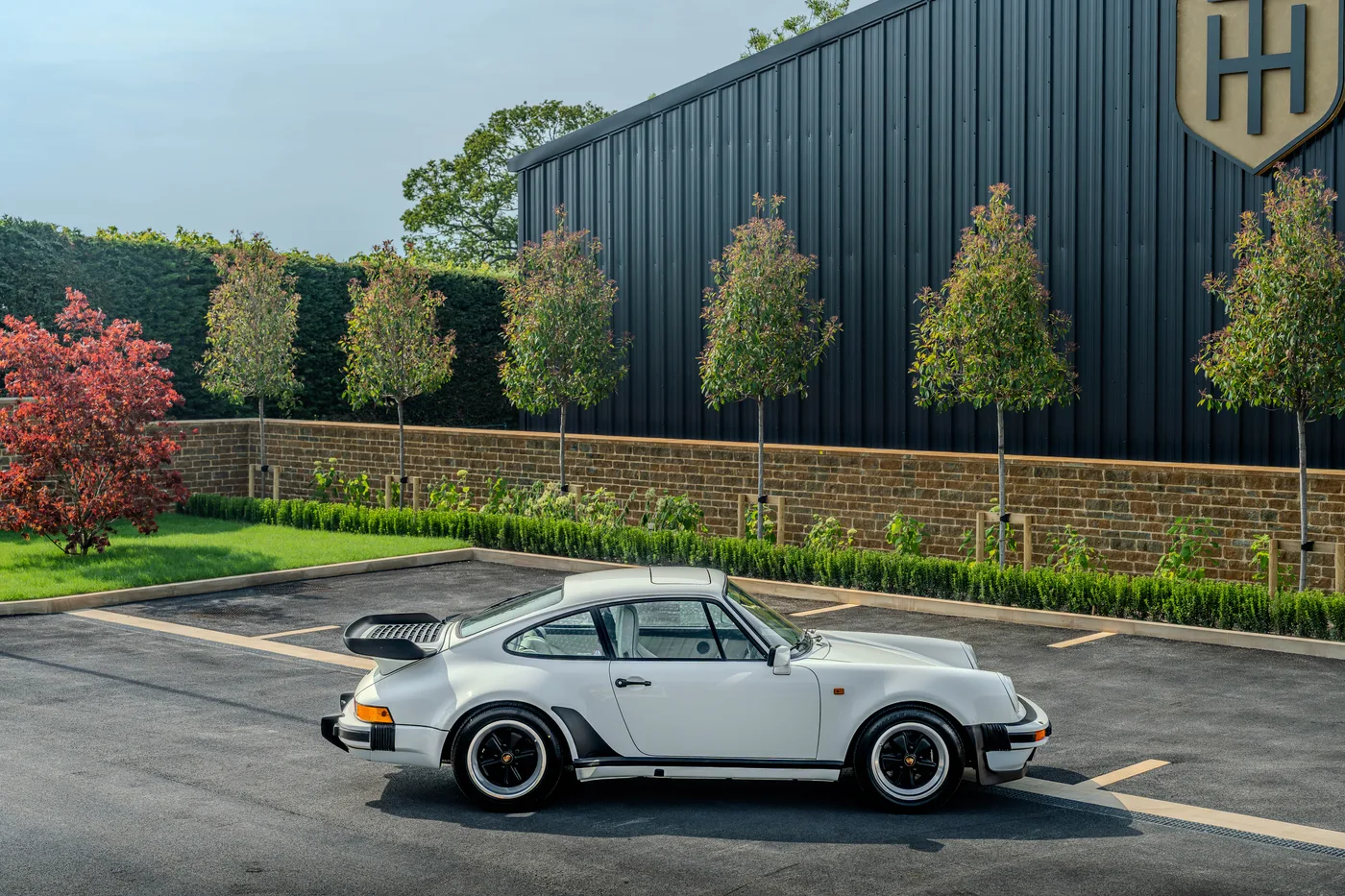 1988 Porsche 911 Turbo proposée par un concessionnaire spécialisé à Hook Norton, Royaume-Uni, photo 9 sur 15