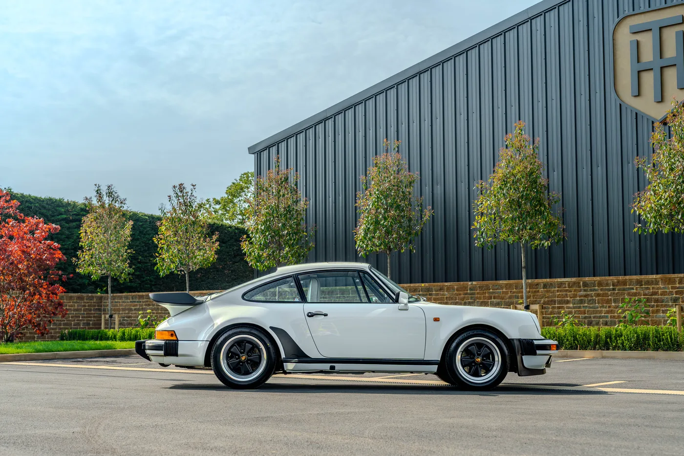 1988 Porsche 911 Turbo proposée par un concessionnaire spécialisé à Hook Norton, Royaume-Uni, photo 10 sur 15