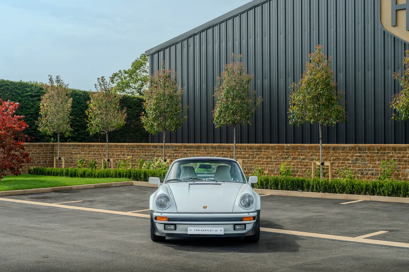 1988 Porsche 911 Turbo proposée par un concessionnaire spécialisé à Hook Norton, Royaume-Uni, photo 14 sur 15