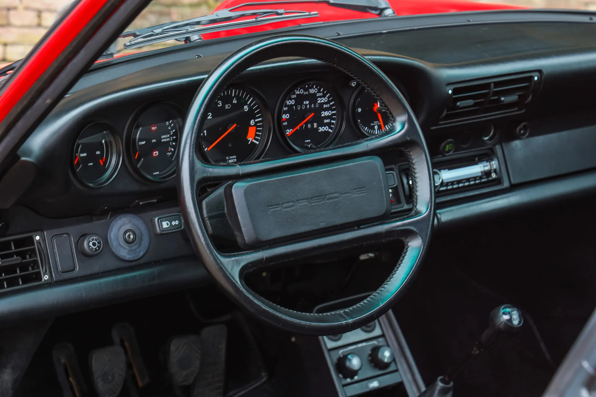 1988 Porsche 911 Carrera 3.2 Coupé, 3/30