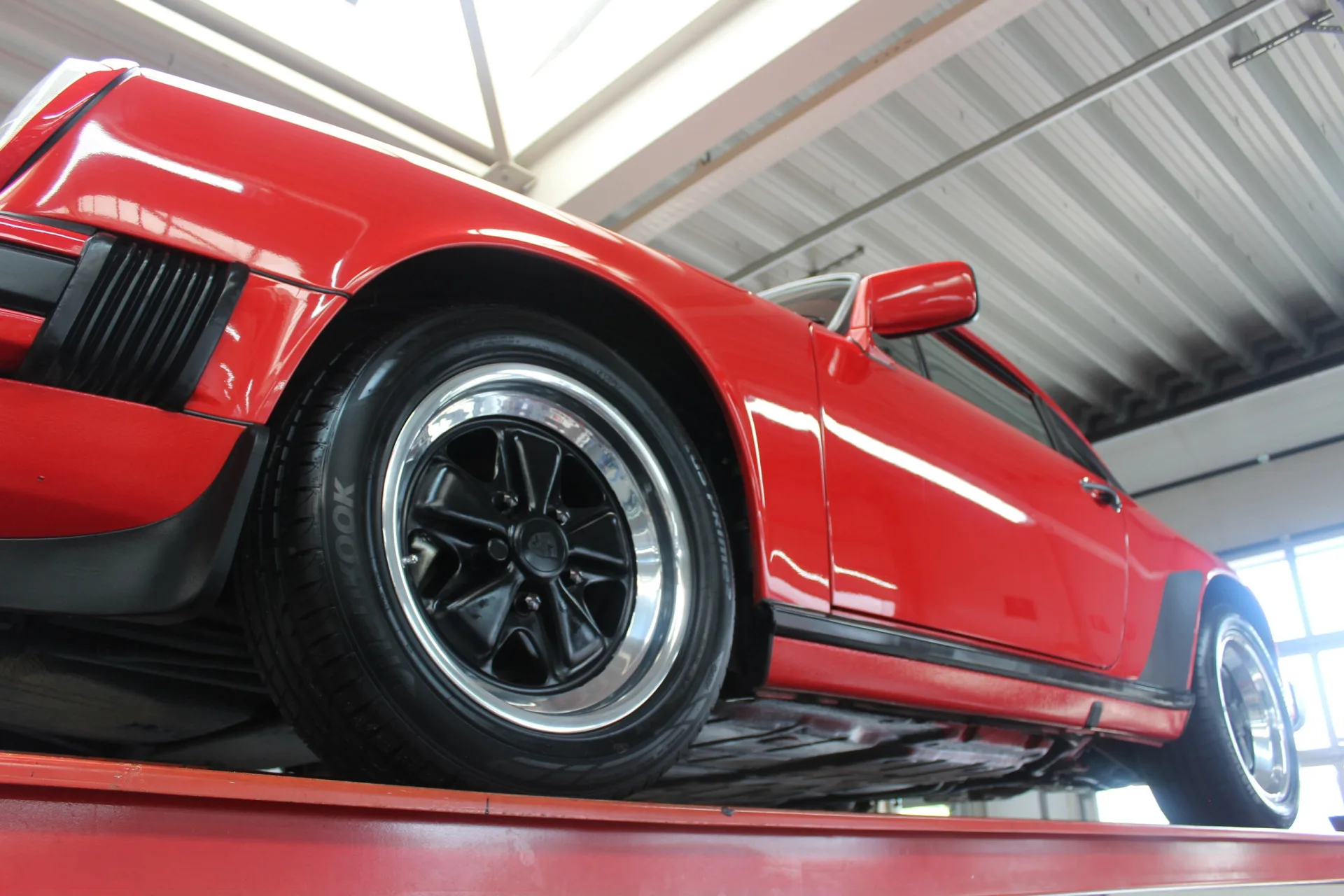 1988 Porsche 911 Carrera 3.2 Coupé, 11/30