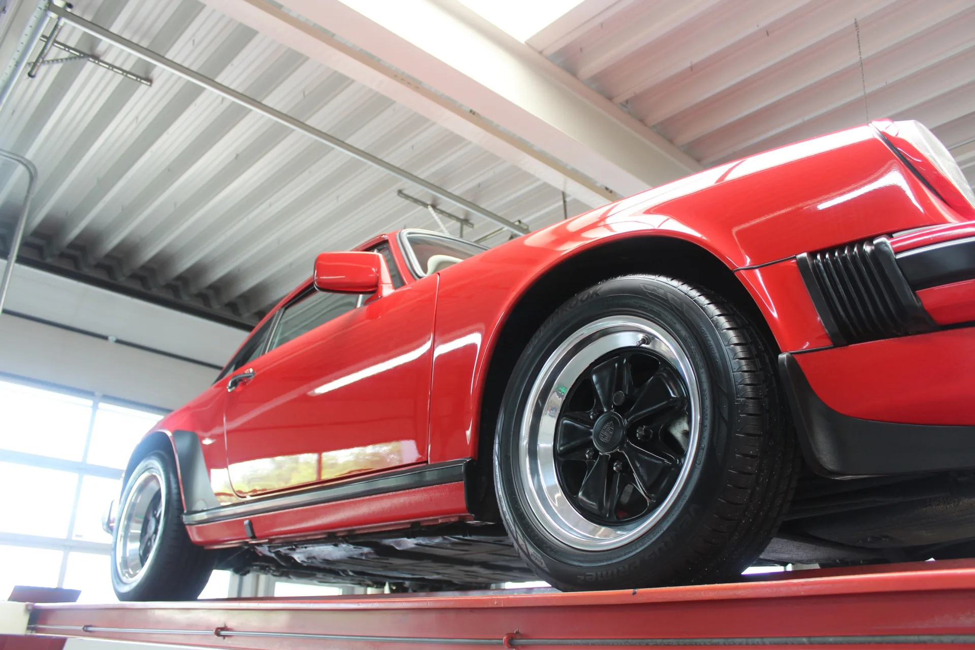 1988 Porsche 911 Carrera 3.2 Coupé, 12/30