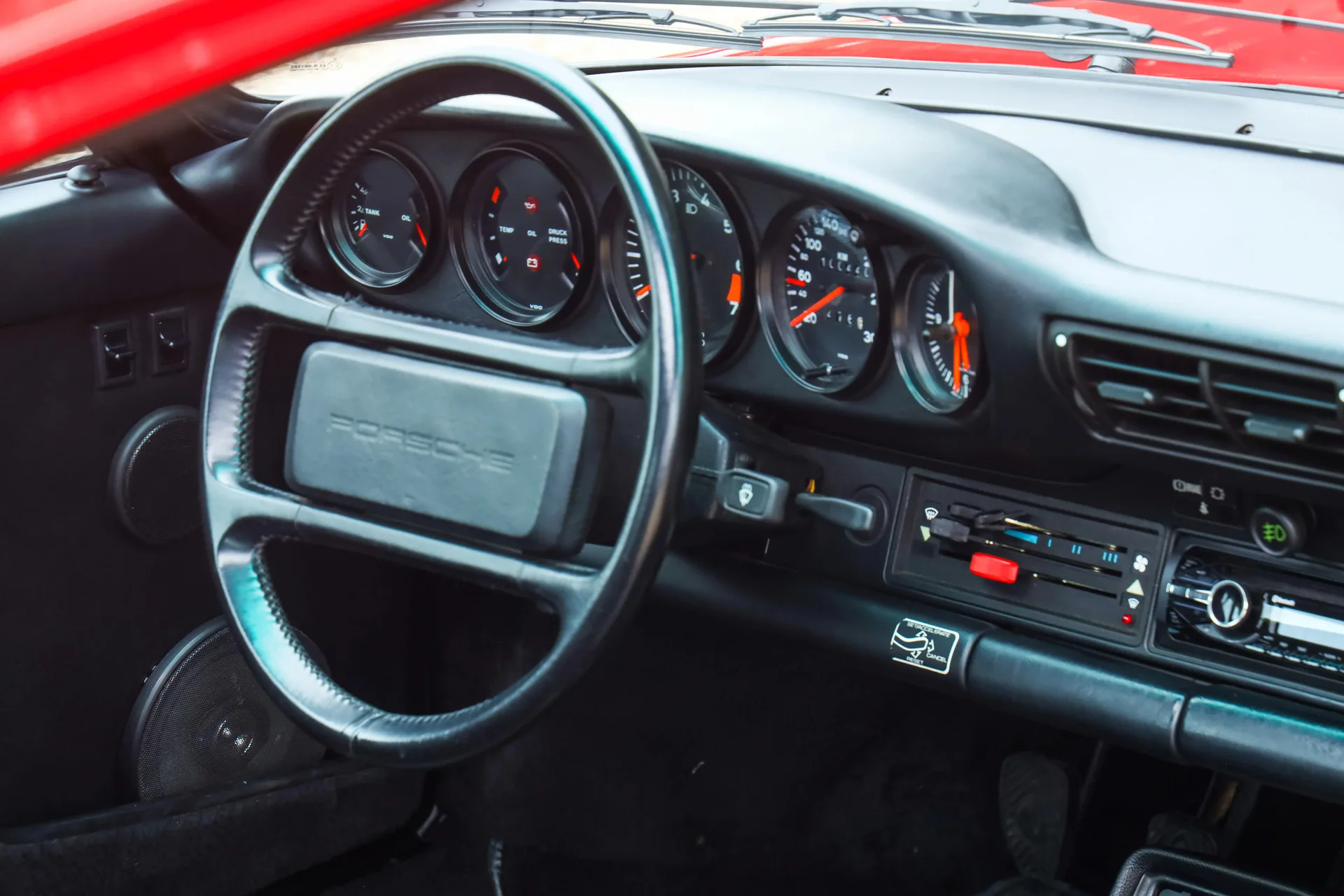 1988 Porsche 911 Carrera 3.2 Coupé, 26/30